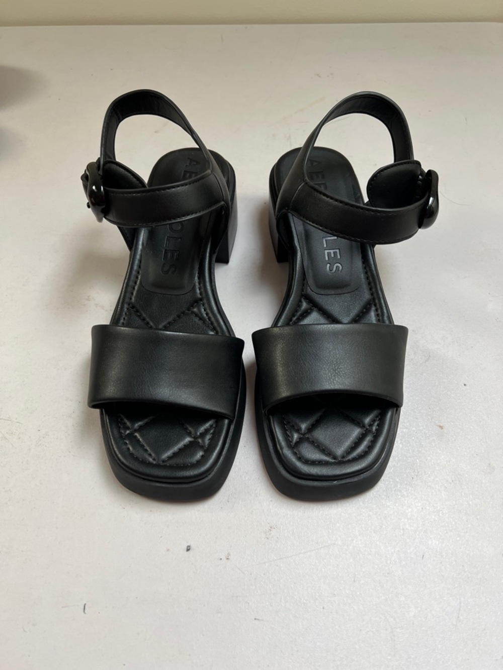 Aerosoles Black Leather Block Heel Sandals - sz 8 never worn